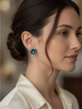 Aqua Blue Teal Swarovski Crystal 925 Sterling Silver Stud Earrings